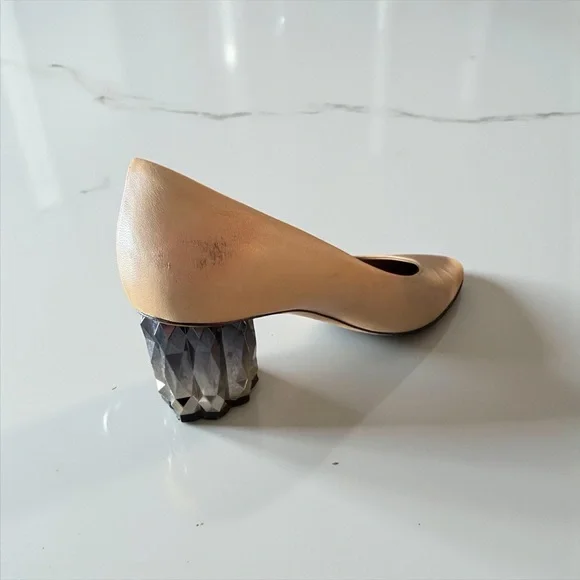 Salvatore Ferragamo Nude Leather Block Heel Pumps - Picture 4 of 12